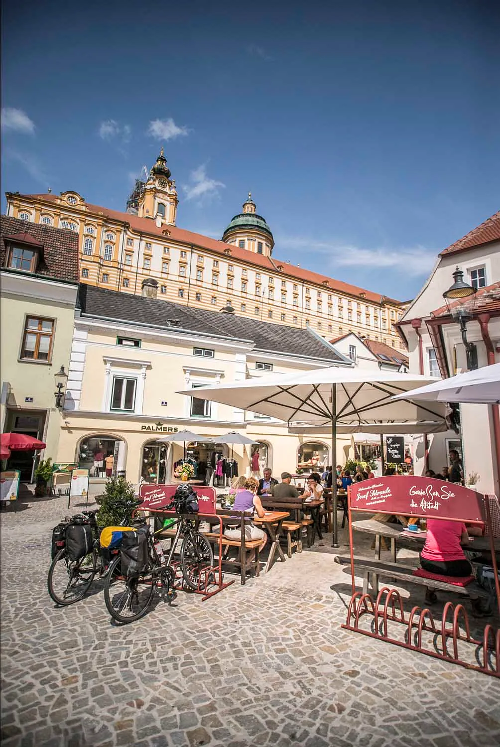 Gastgarten der Fleischerei Sdraule am Hauptplatz Melk